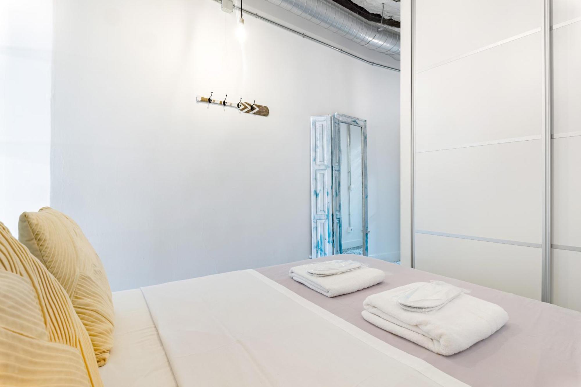 Vintage Apartment Near Puerta Del Sol Madrid Buitenkant foto